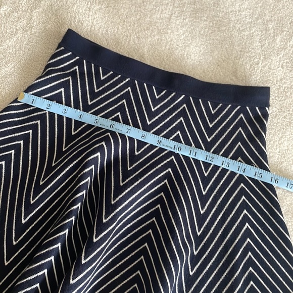 Carmen Marc Valo Knit Skirt in navy with white chevron print - Picture 6 of 8